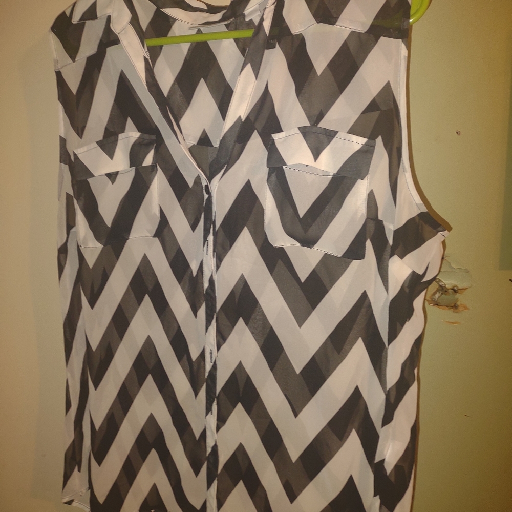 Black and White Sleeveless button up New York & Company top